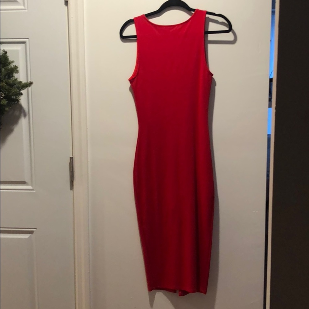 Red dress - Picture 4 of 4